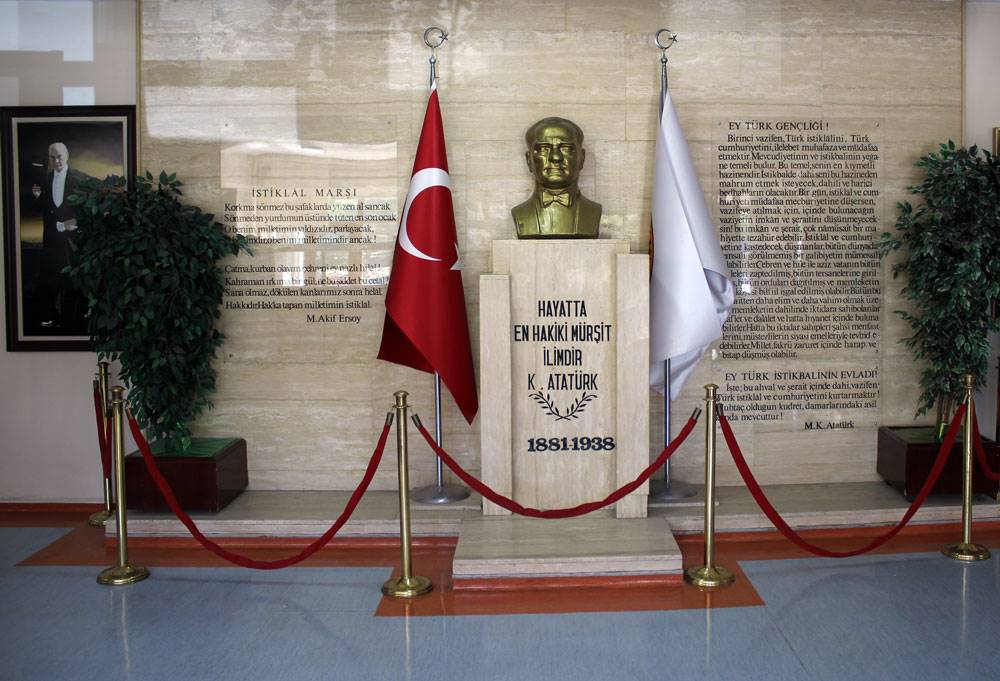 Evrensel Kolej Atatürk Köşesi