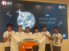 NASA’NIN DÜZENLEDİĞİ SPACE APPS HACKATHON’DA EVRENSEL KOLEJ’DEN BÜYÜK BAŞARI