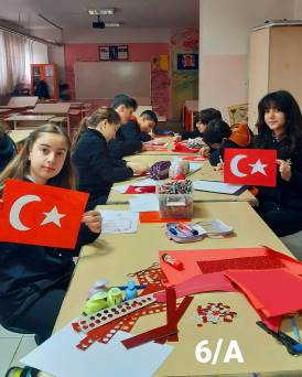 İKİNCİ DÖNEMİN İLK DERSİ BAYRAK SEVGİSİ